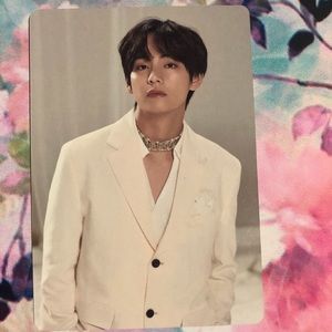 Official BTS MAP OF THE SOUL TOUR PHOTOCARD V